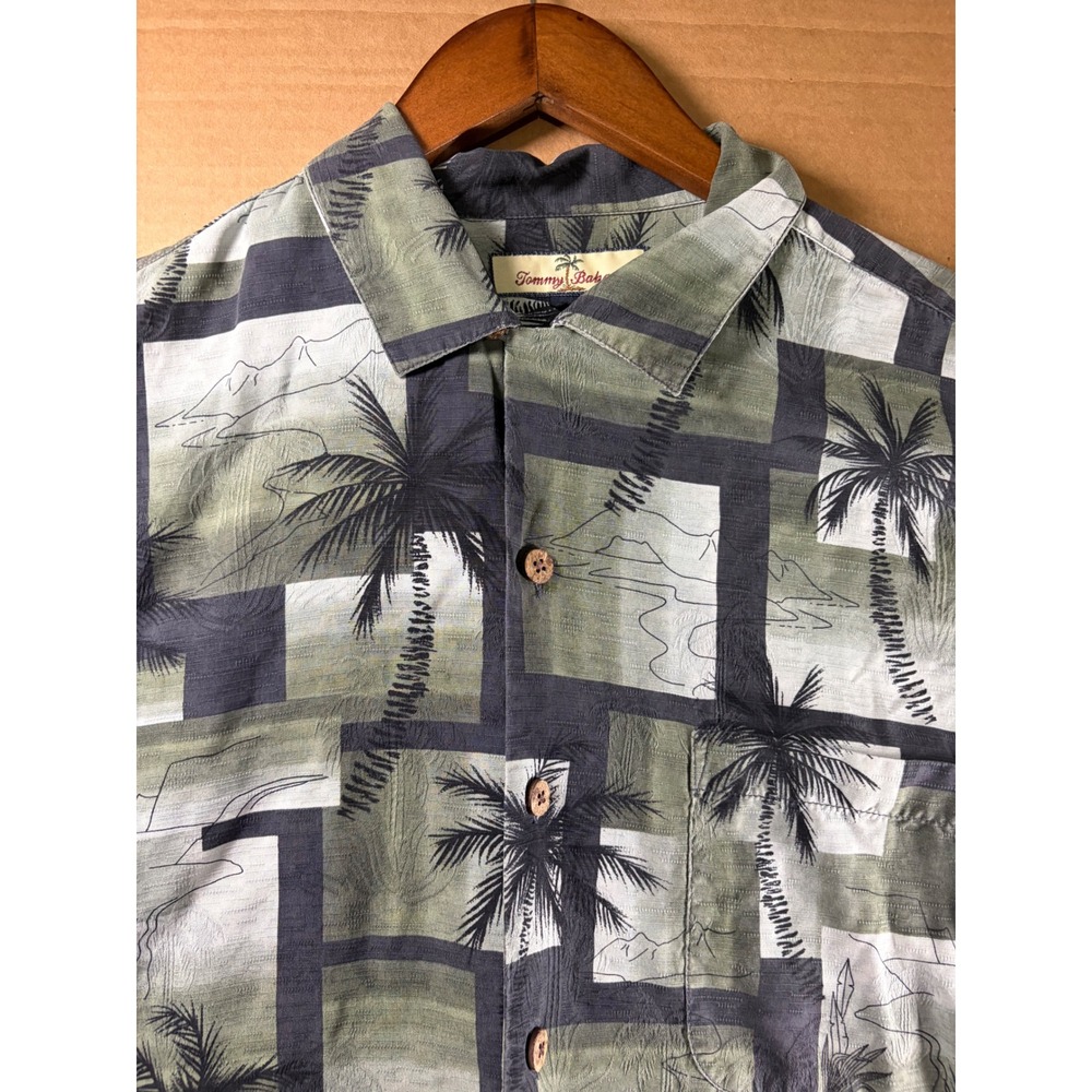 Tommy Bahama Shirt Mens Medium Green Grey 100% Silk Palm Tree Camp Button Front